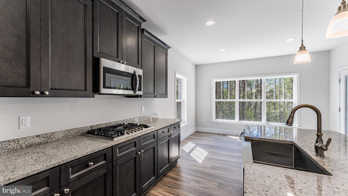 8938 Avon DRIVE