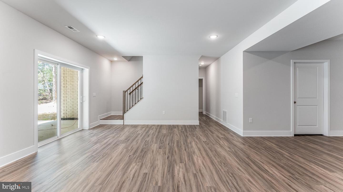 8938 Avon DRIVE