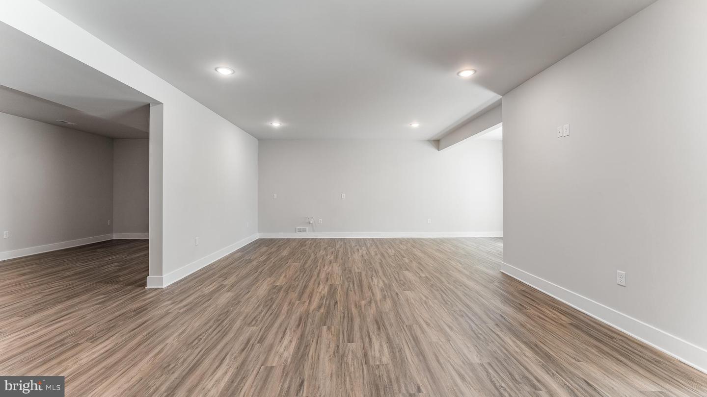 8938 Avon DRIVE