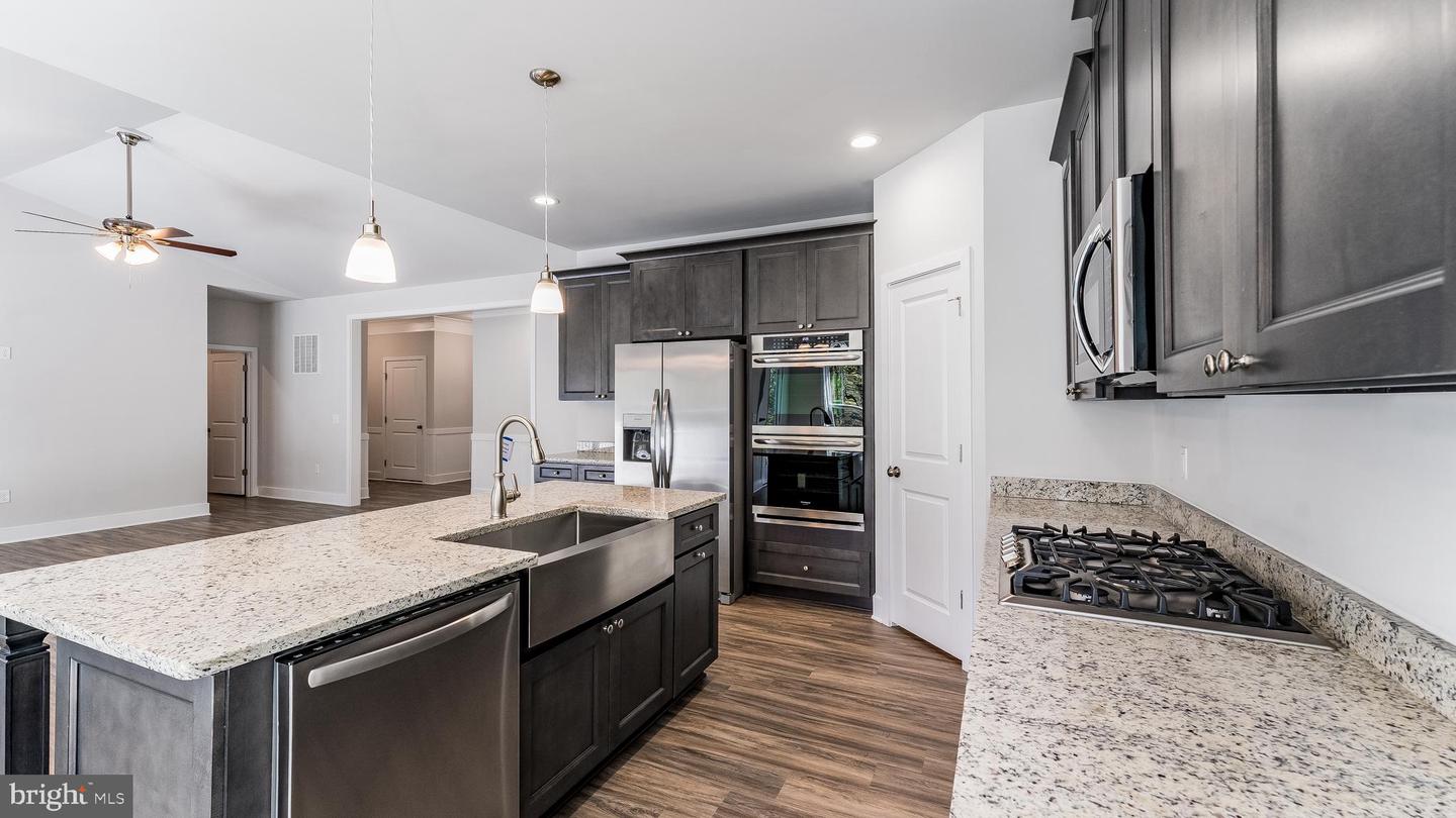 8938 Avon DRIVE