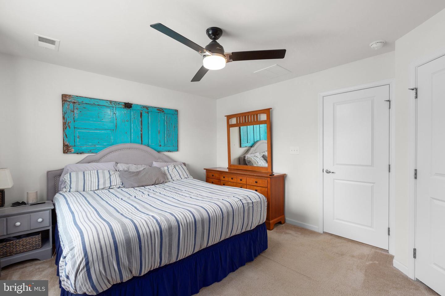 8663 Rosecrans LANE