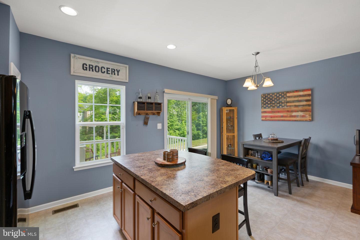 8663 Rosecrans LANE