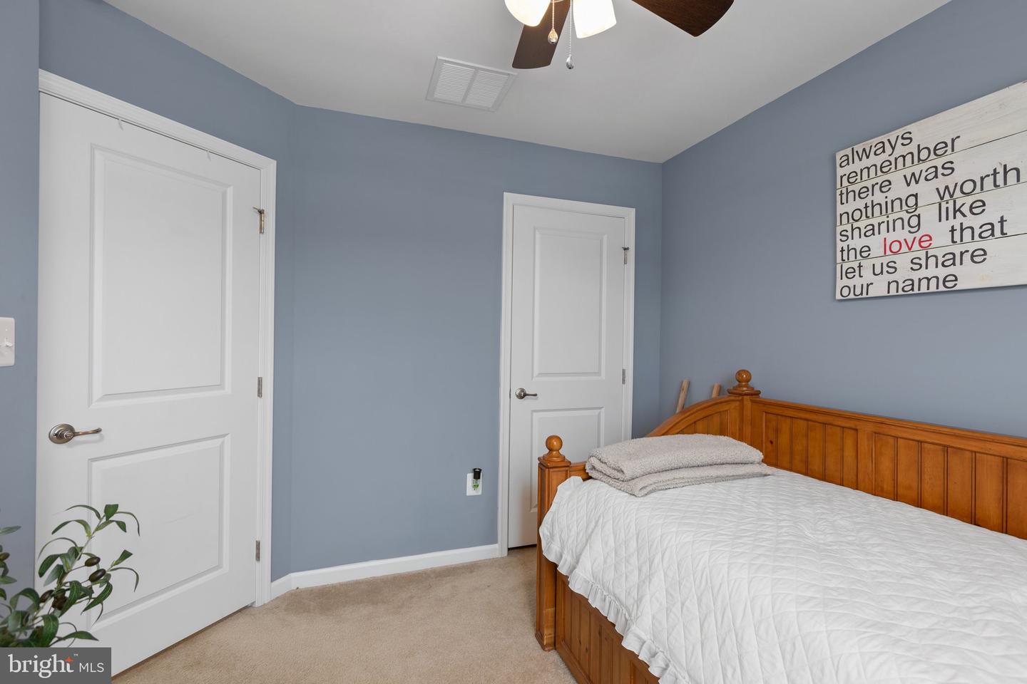 8663 Rosecrans LANE