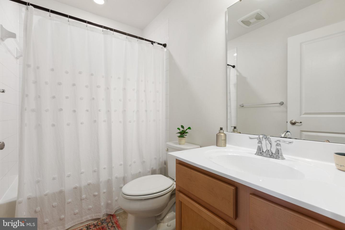 8663 Rosecrans LANE