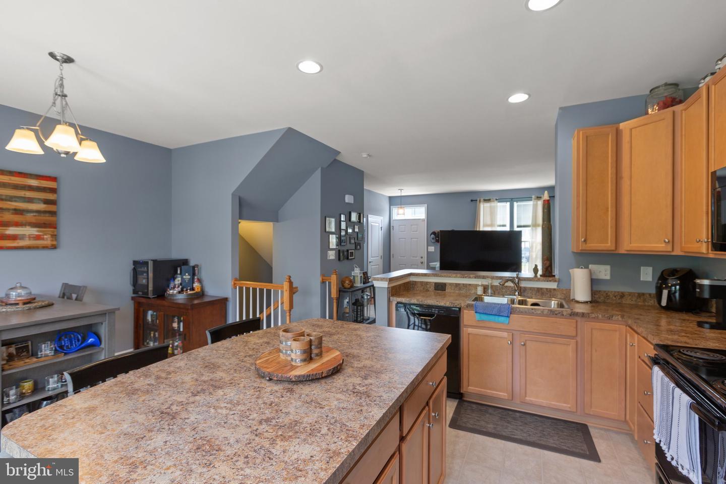8663 Rosecrans LANE