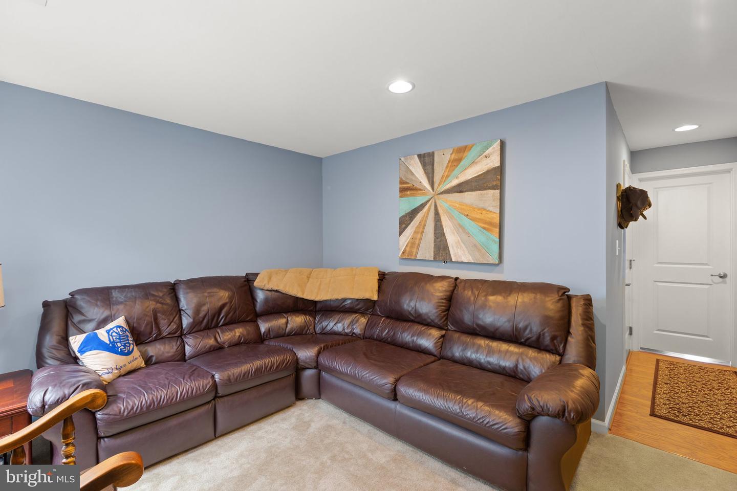 8663 Rosecrans LANE