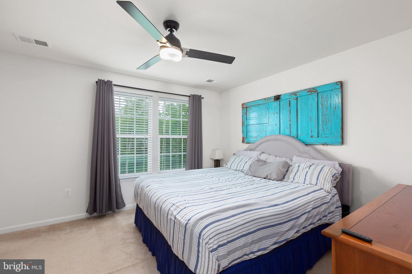 8663 Rosecrans LANE