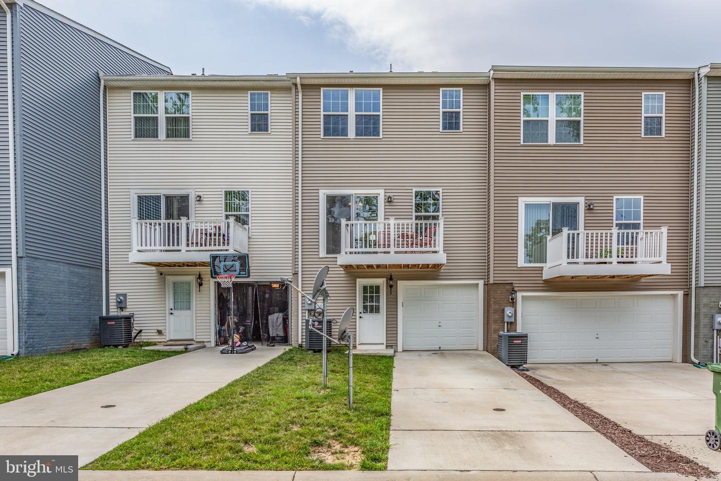 8663 Rosecrans LANE