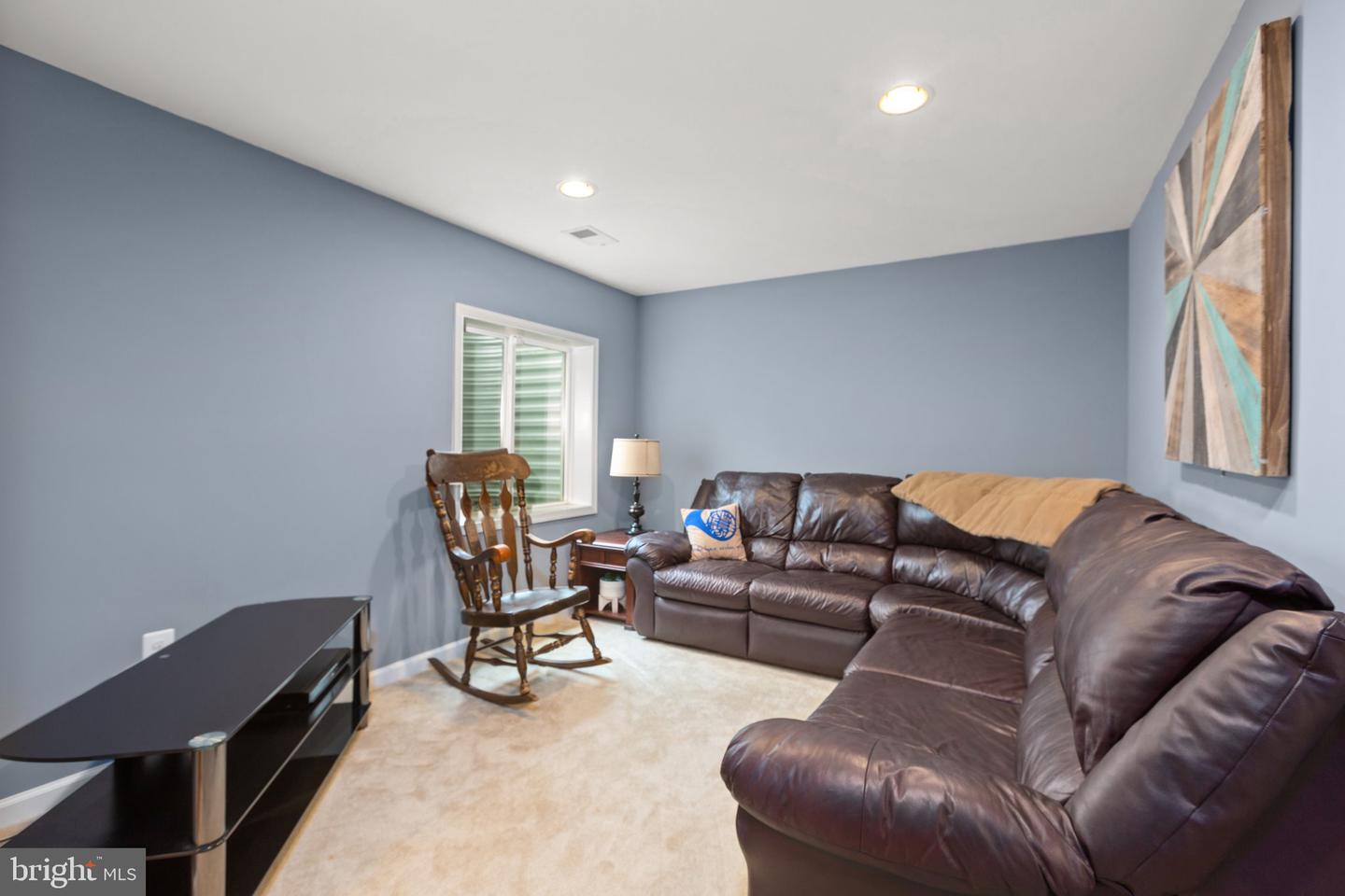 8663 Rosecrans LANE
