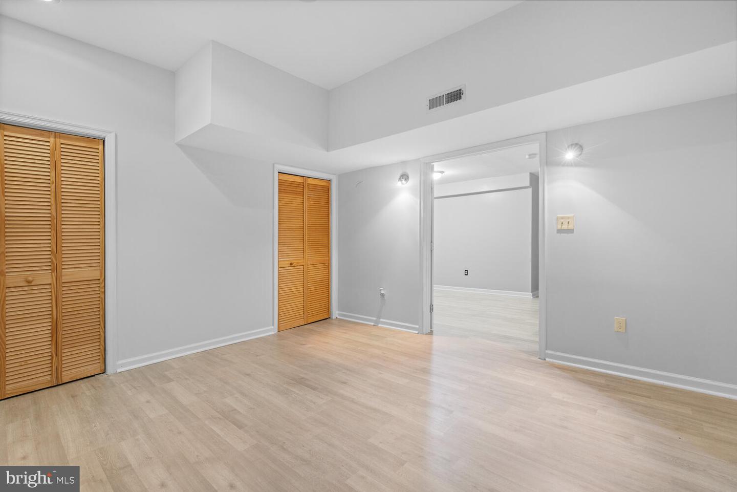11806 Clifton LANE