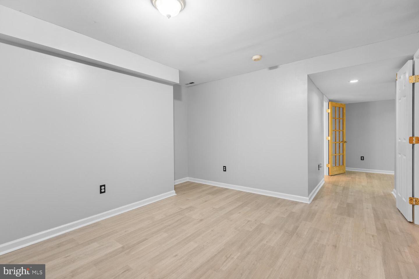 11806 Clifton LANE