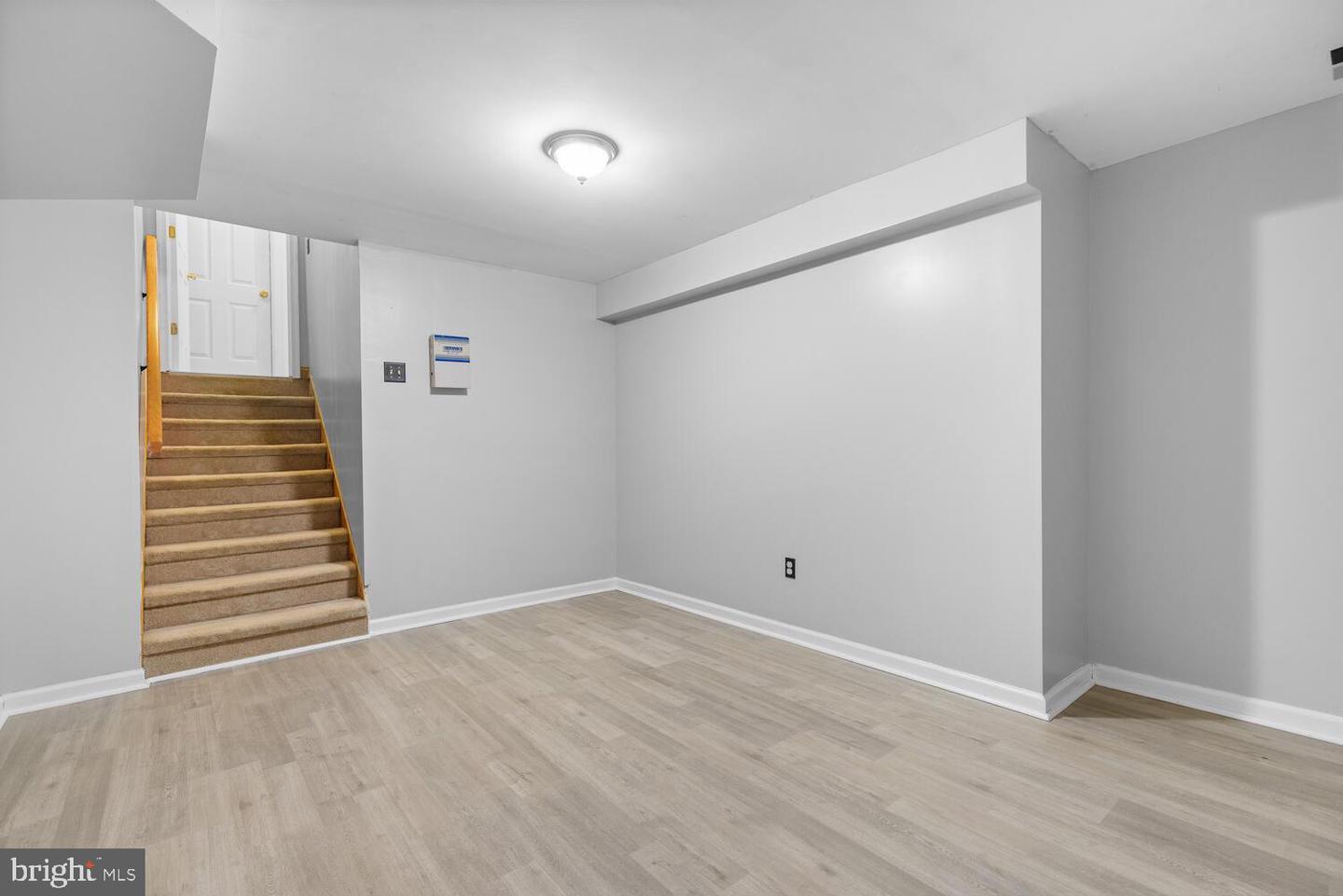 11806 Clifton LANE