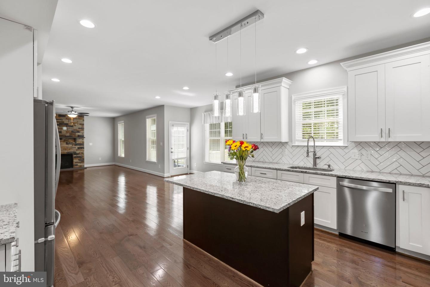 7527 Stonegate Manor DRIVE