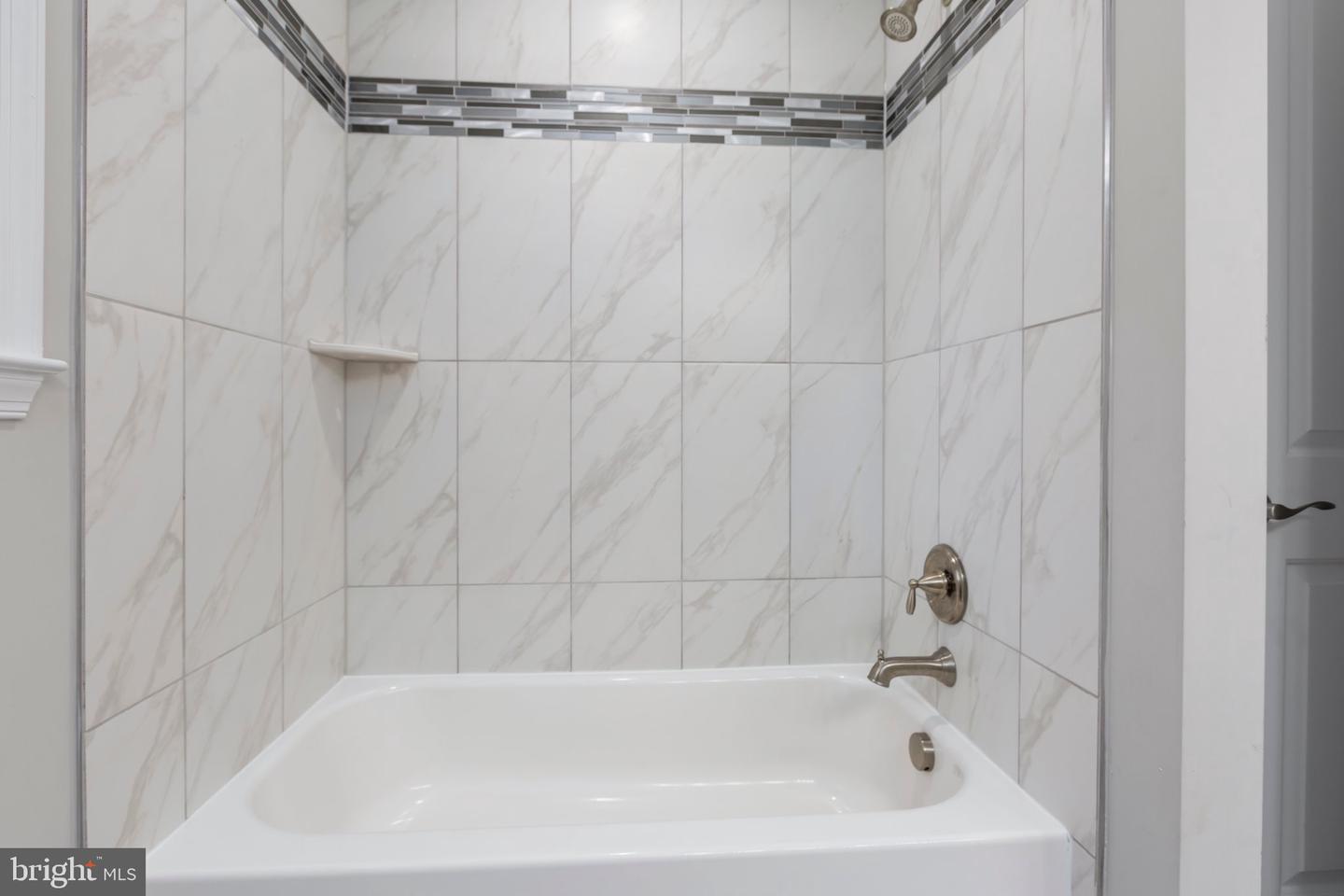 7527 Stonegate Manor DRIVE