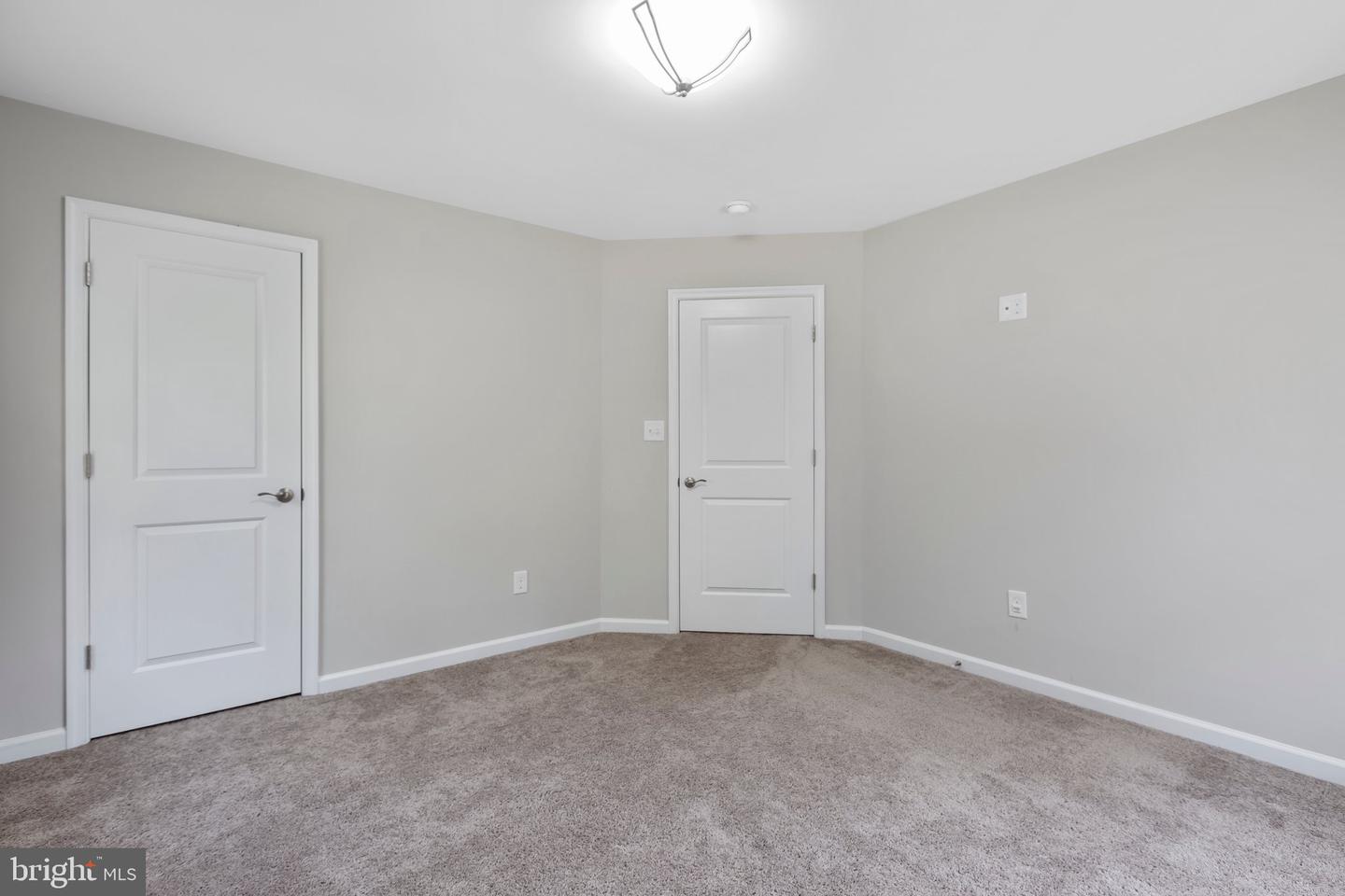 7527 Stonegate Manor DRIVE