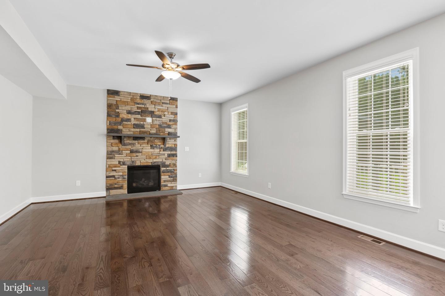 7527 Stonegate Manor DRIVE