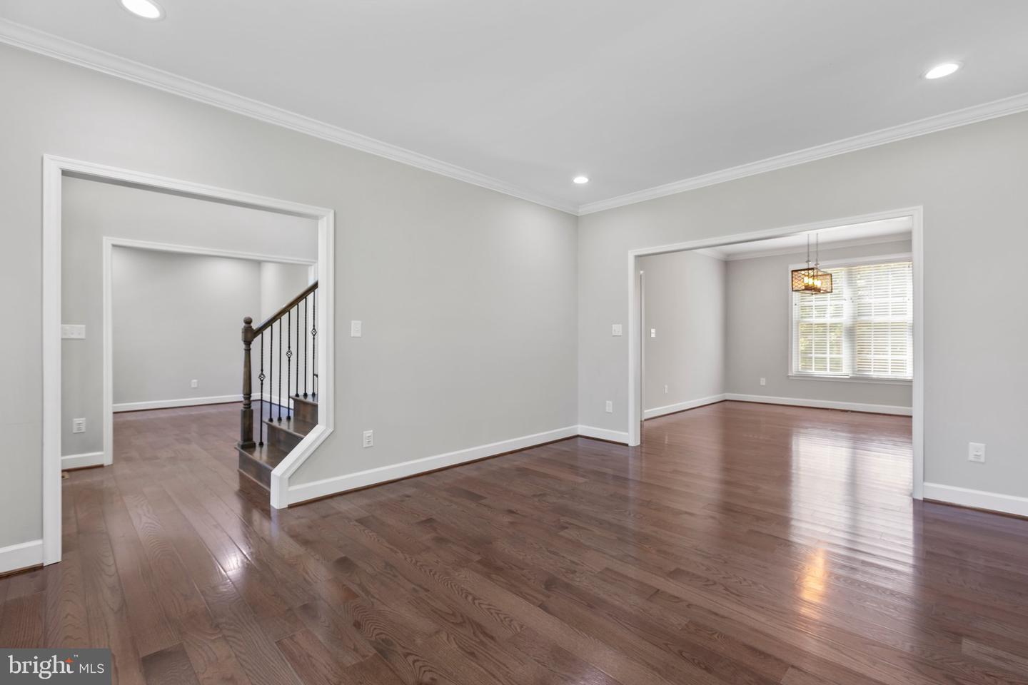 7527 Stonegate Manor DRIVE