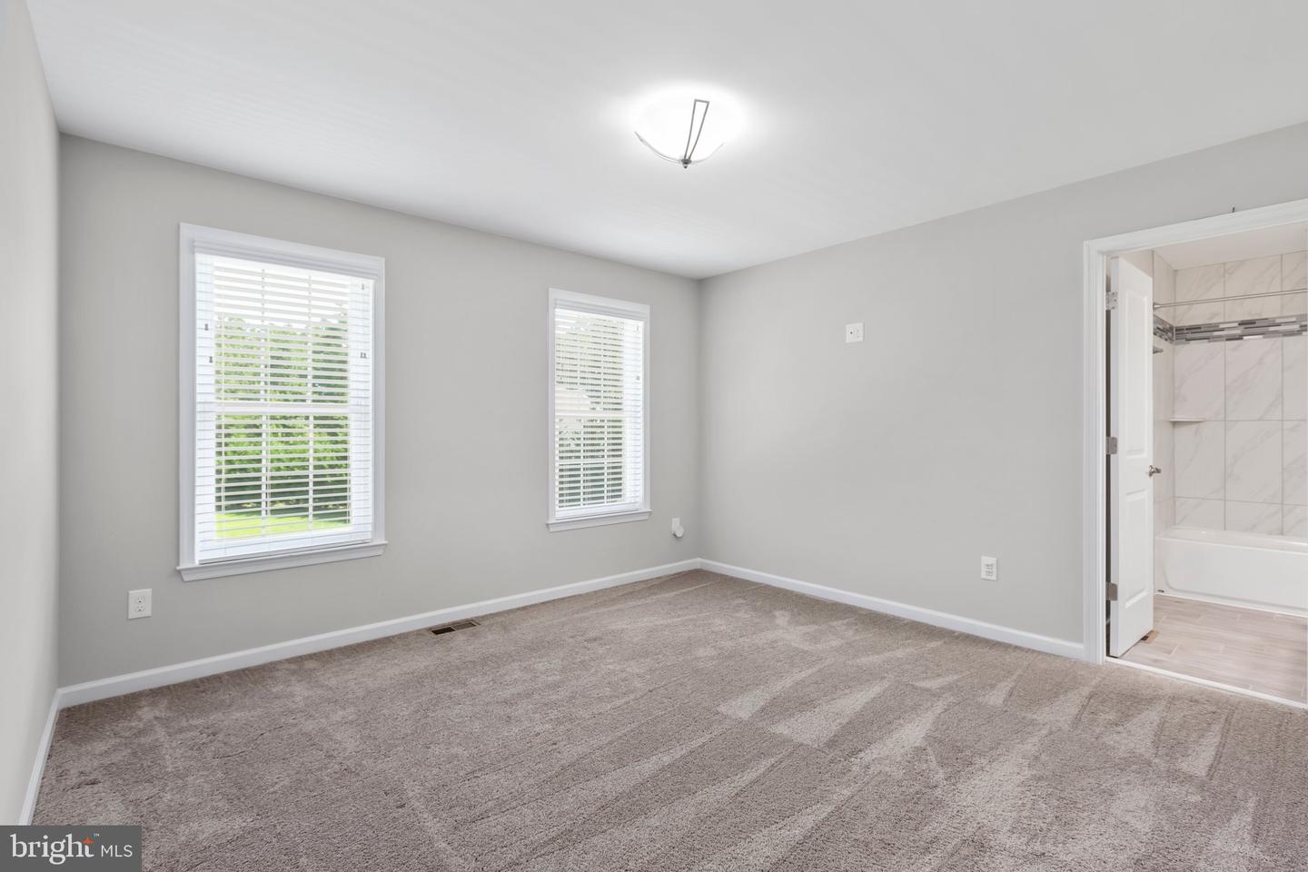 7527 Stonegate Manor DRIVE
