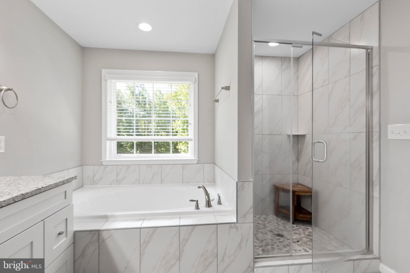 7527 Stonegate Manor DRIVE