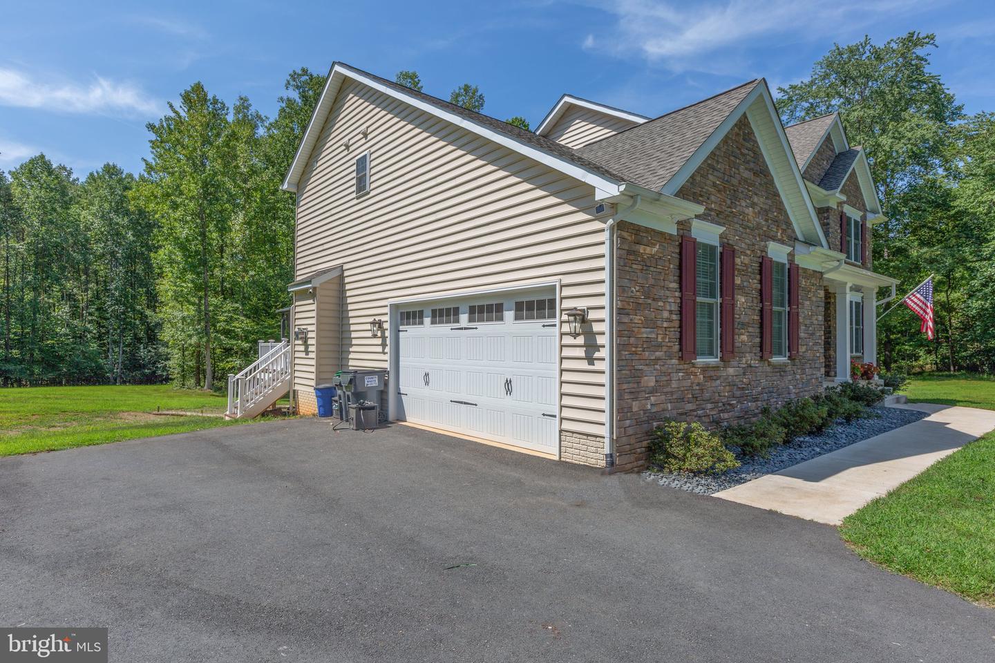 7527 Stonegate Manor DRIVE