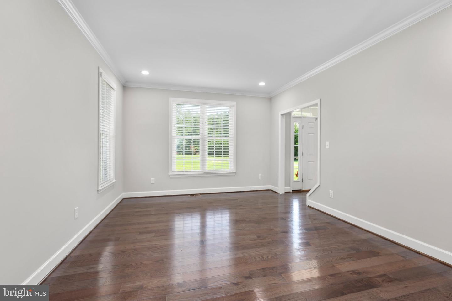 7527 Stonegate Manor DRIVE