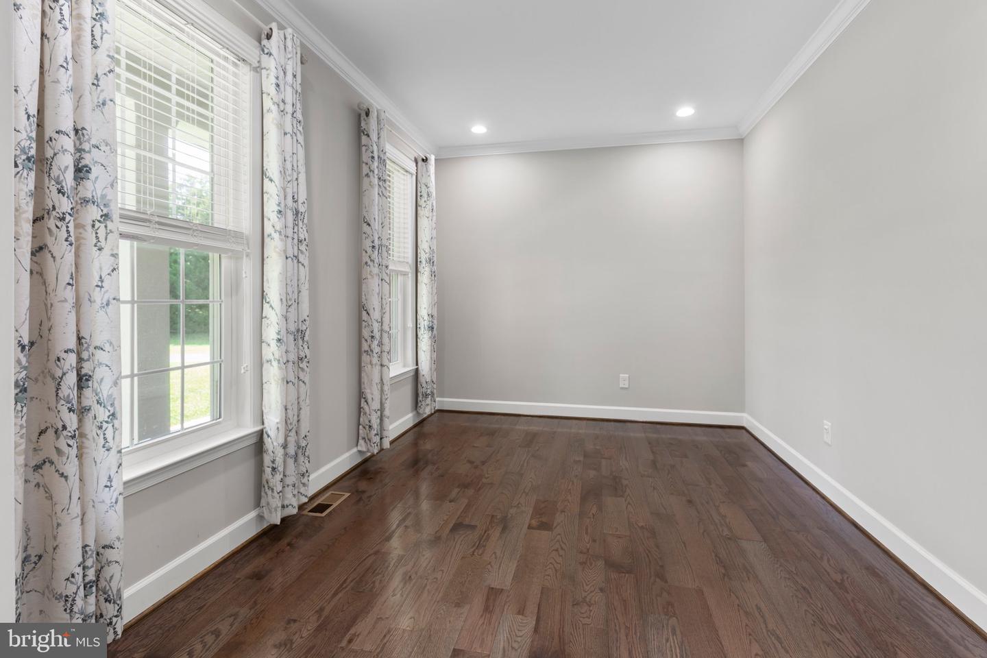 7527 Stonegate Manor DRIVE
