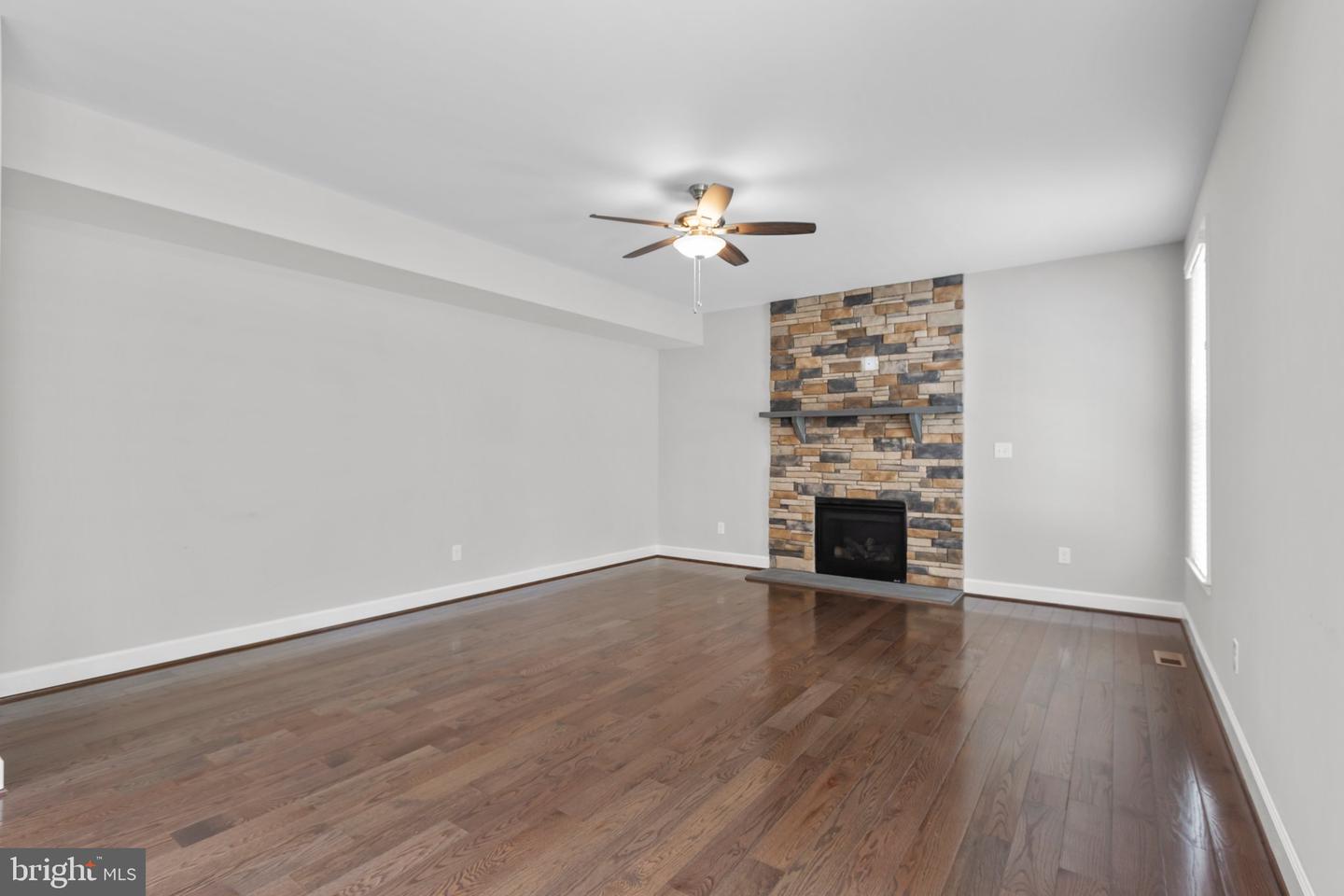 7527 Stonegate Manor DRIVE