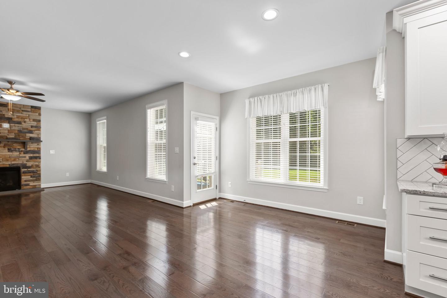 7527 Stonegate Manor DRIVE