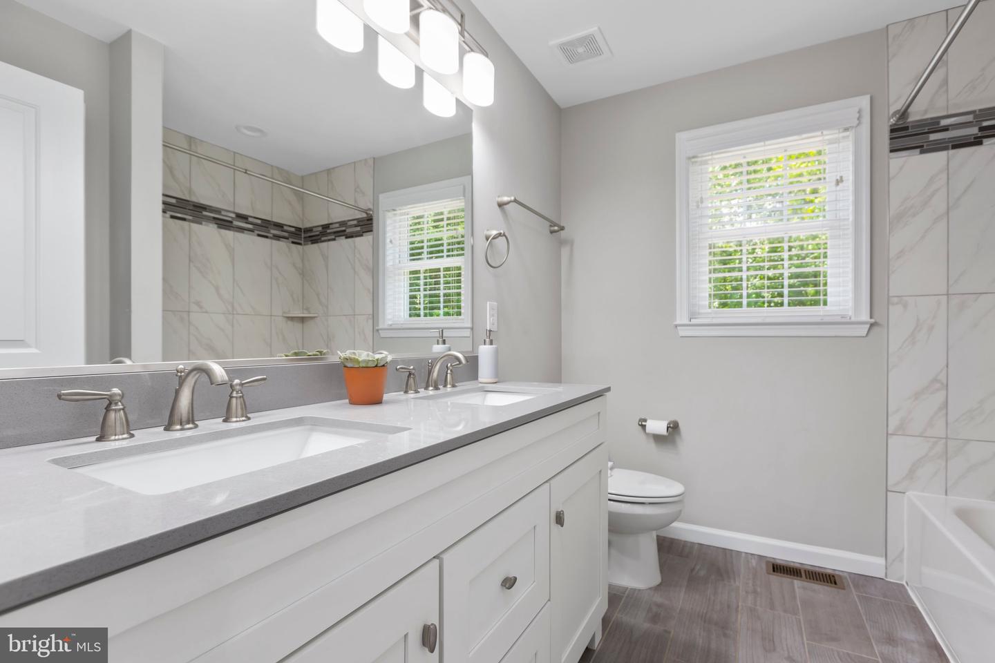 7527 Stonegate Manor DRIVE