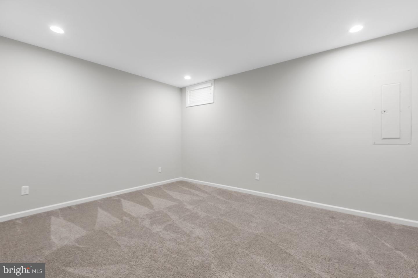 7527 Stonegate Manor DRIVE