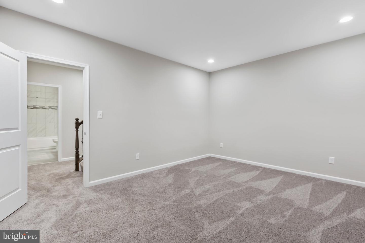7527 Stonegate Manor DRIVE