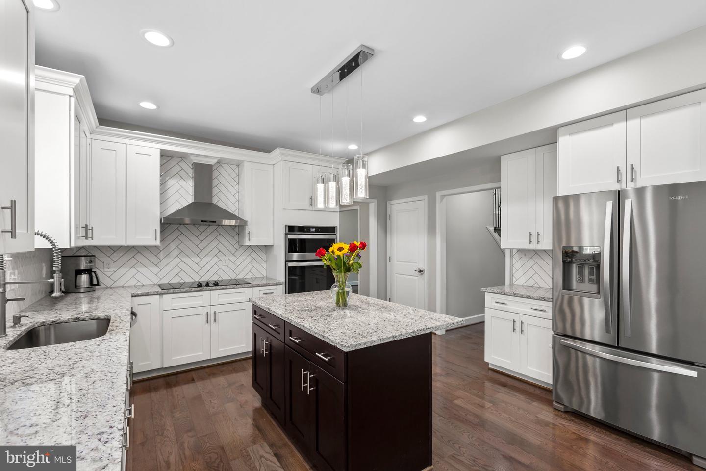 7527 Stonegate Manor DRIVE