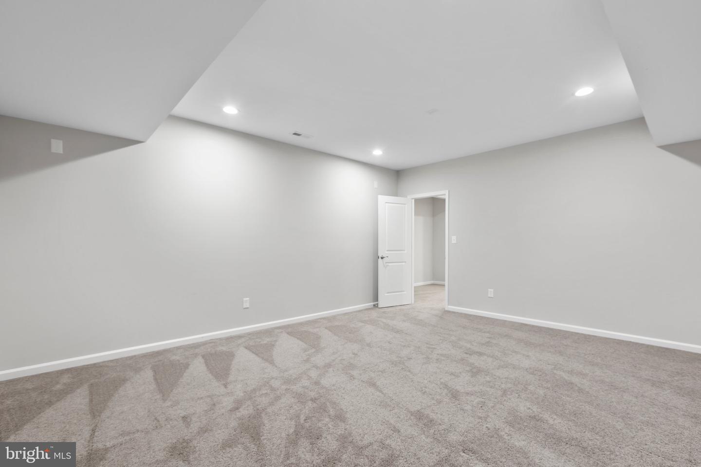 7527 Stonegate Manor DRIVE