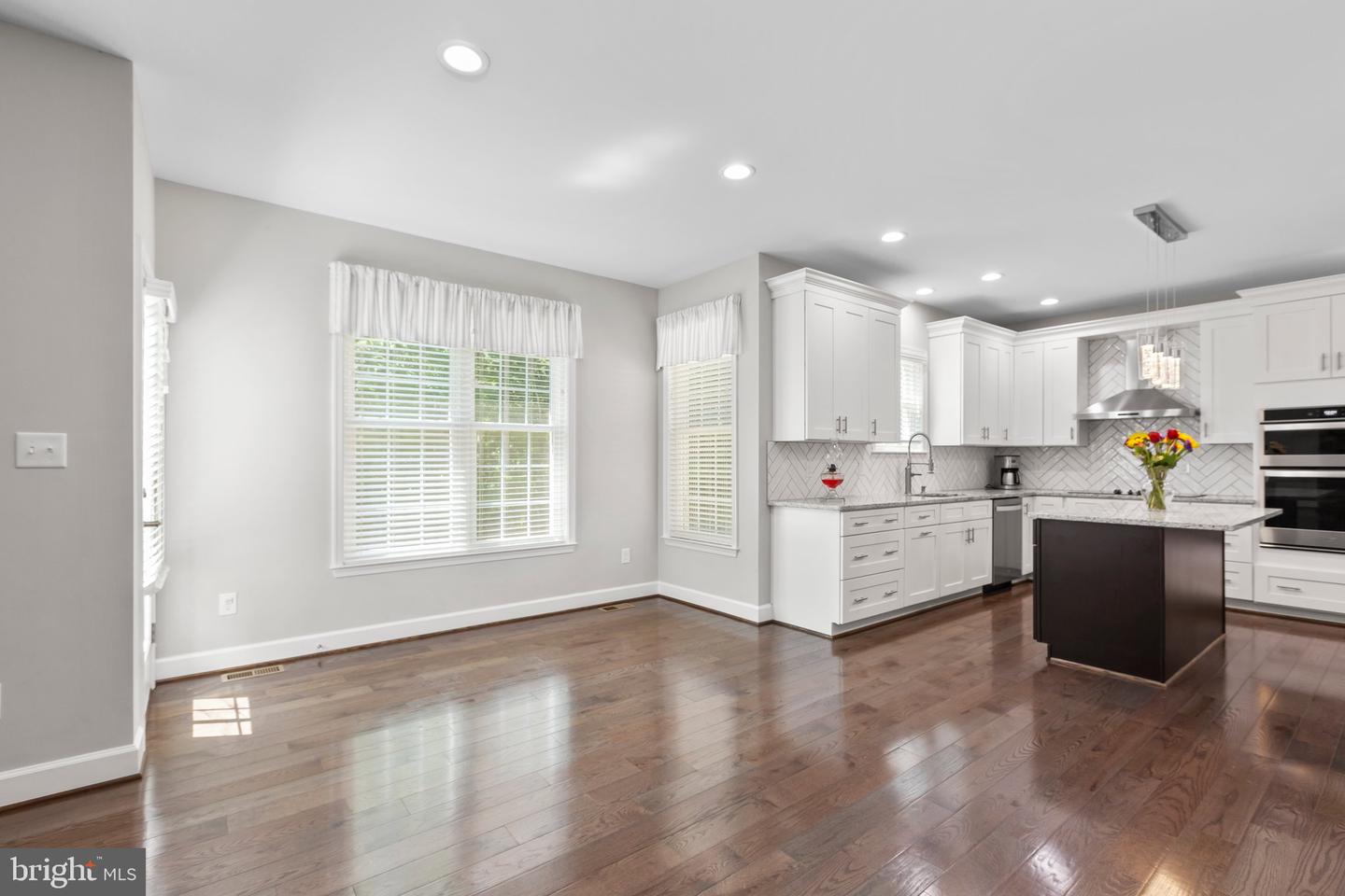 7527 Stonegate Manor DRIVE