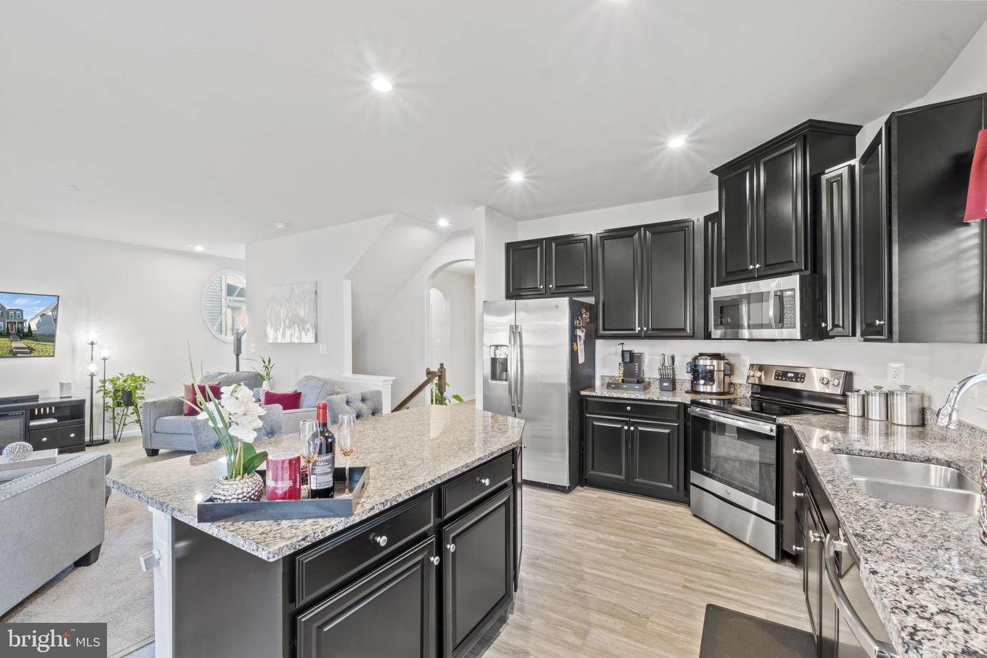 6602 Shelton LANE