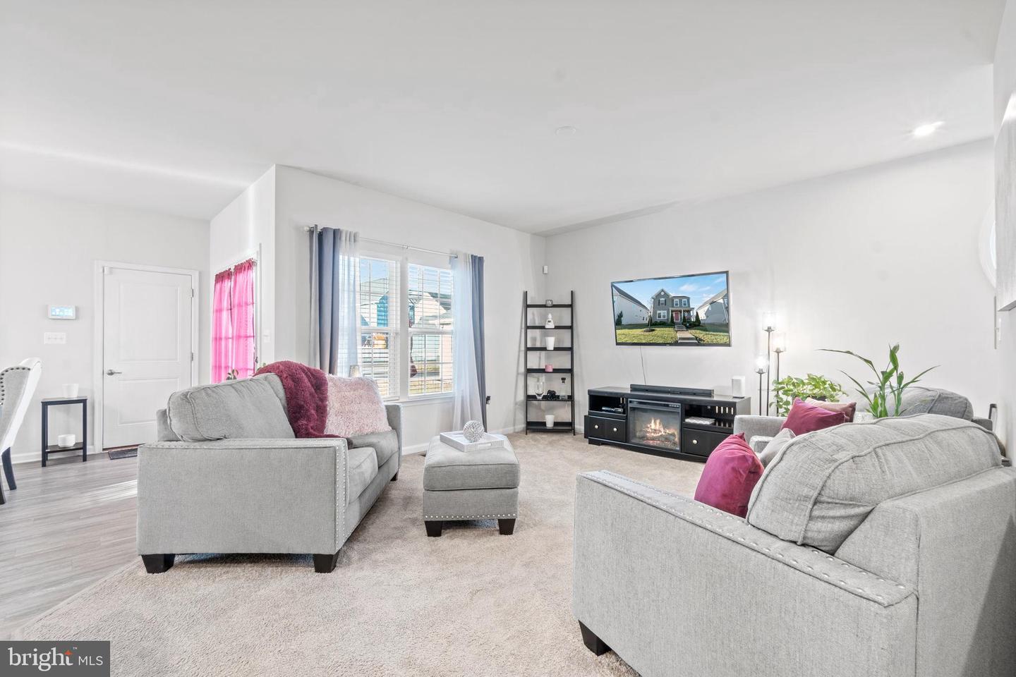 6602 Shelton LANE