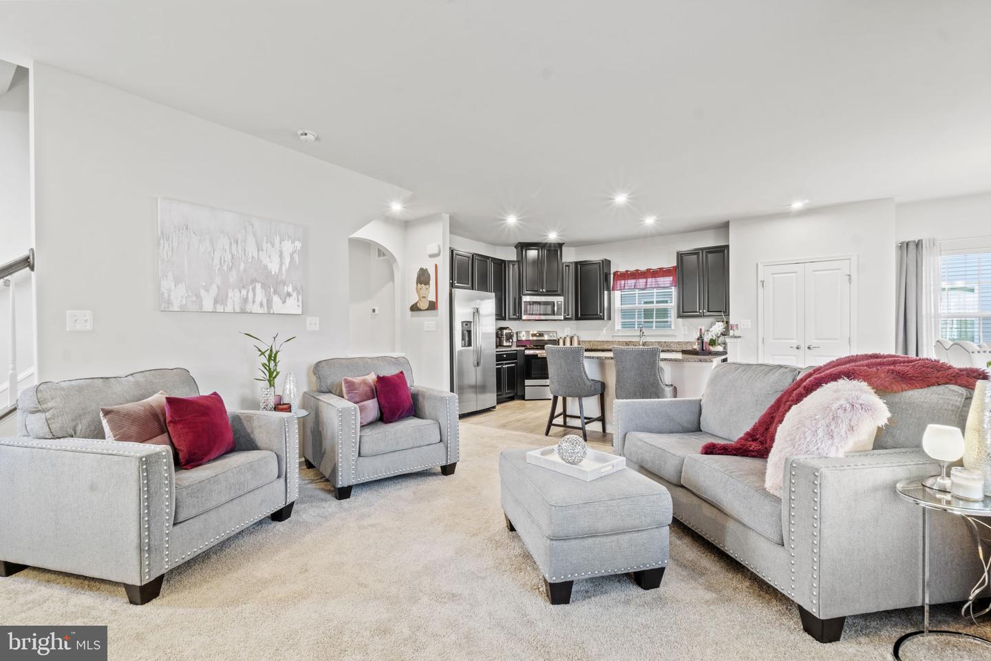 6602 Shelton LANE