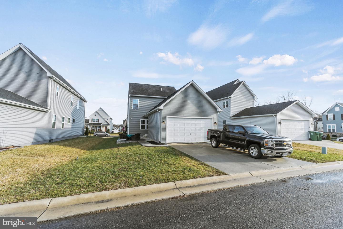 6602 Shelton LANE