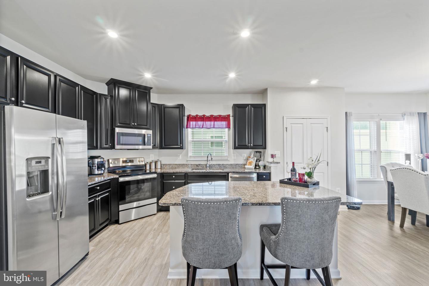 6602 Shelton LANE