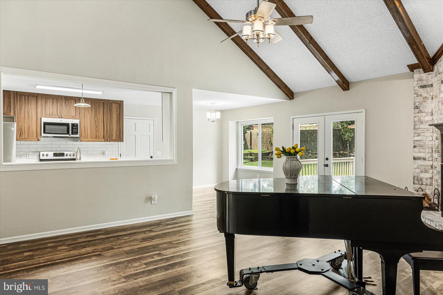111 Chinaberry DRIVE