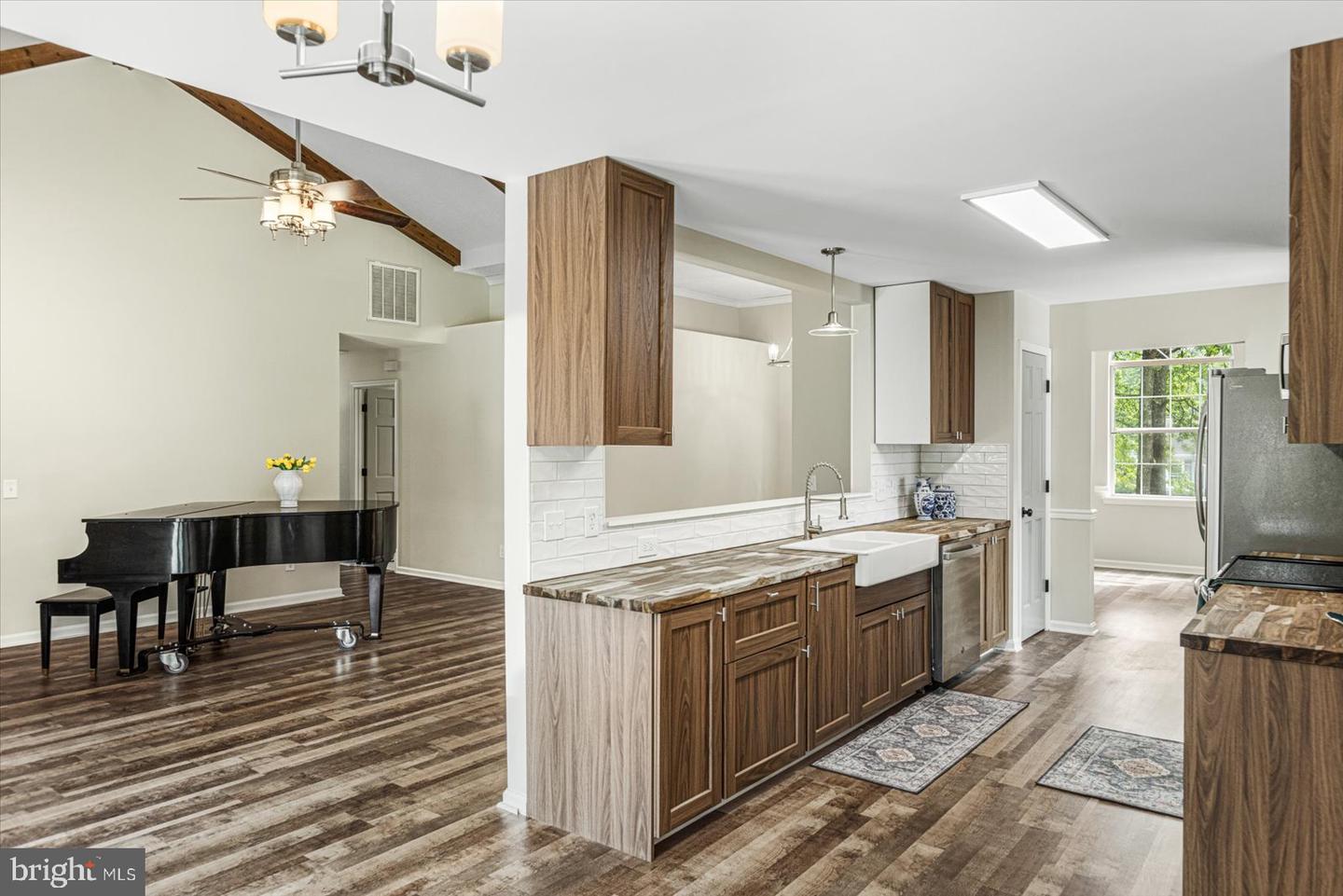 111 Chinaberry DRIVE