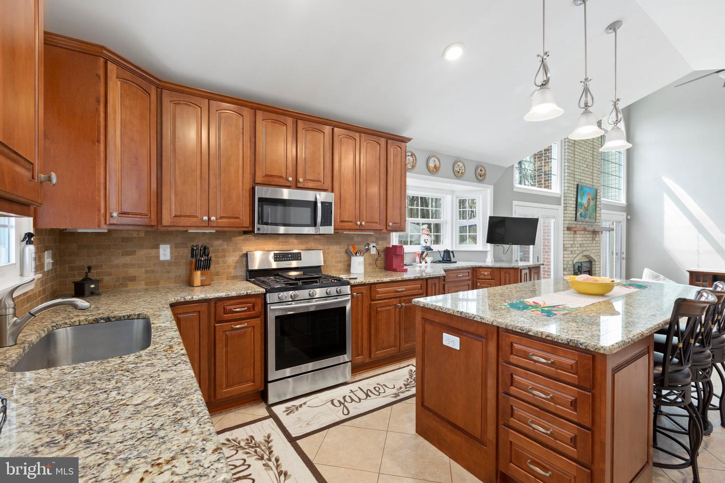 6610 Willow Pond DRIVE