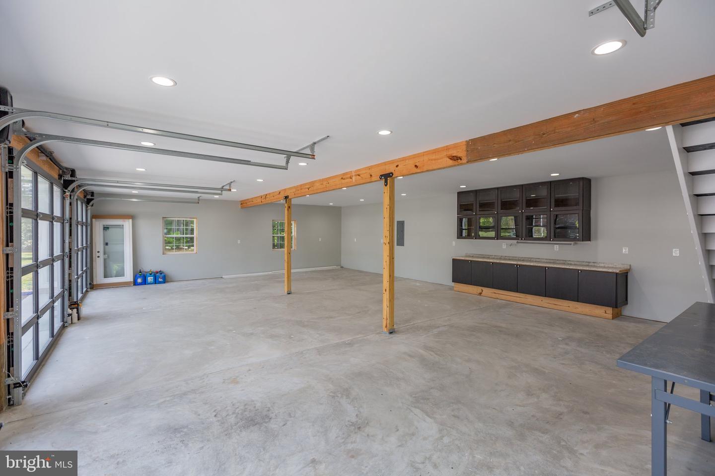 6829 Fox Ridge ROAD