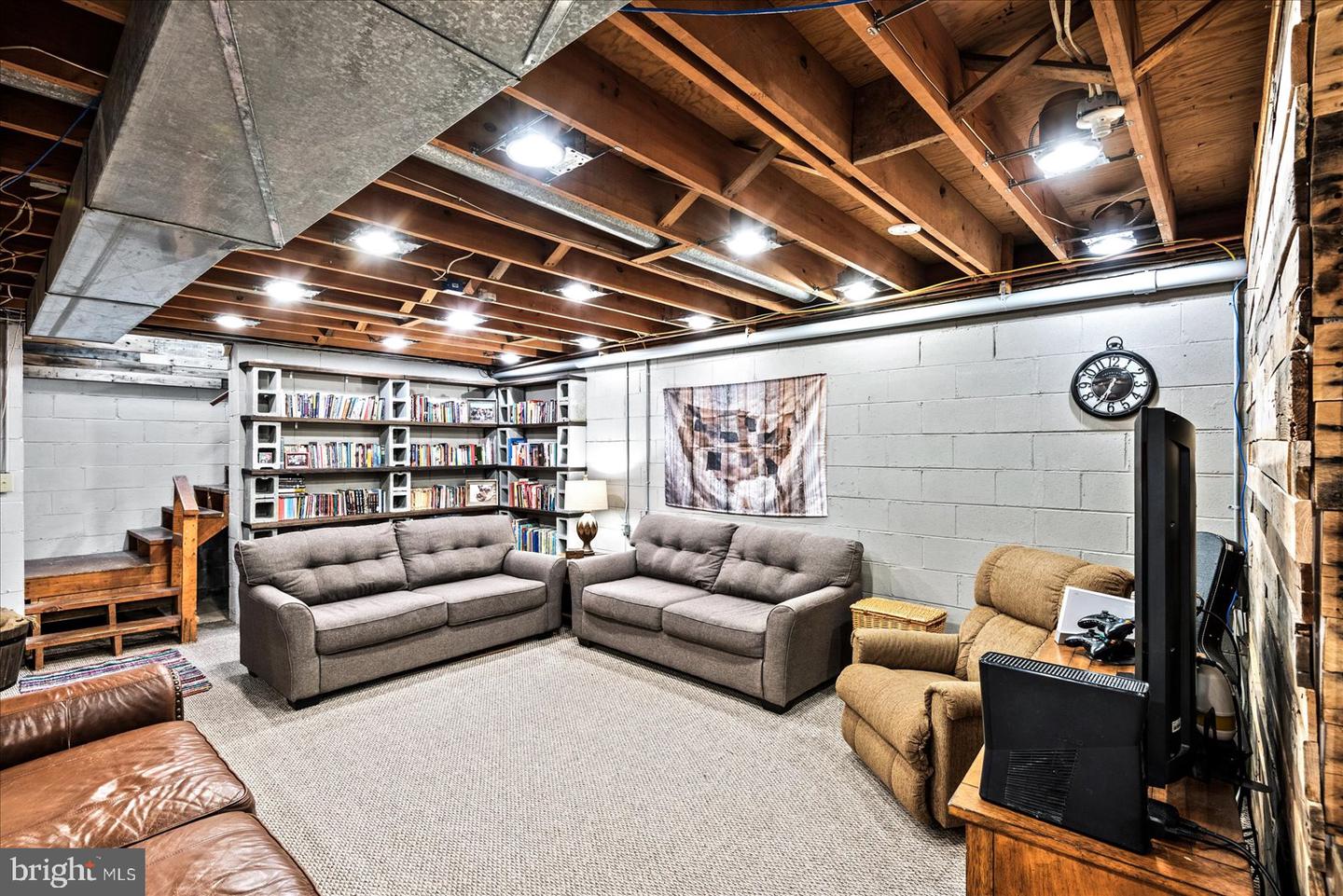 210 Ironwood LANE