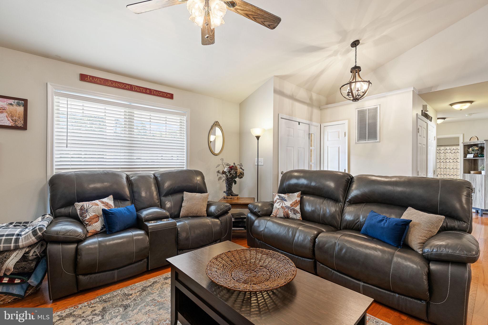8711 Forest Glen Cir