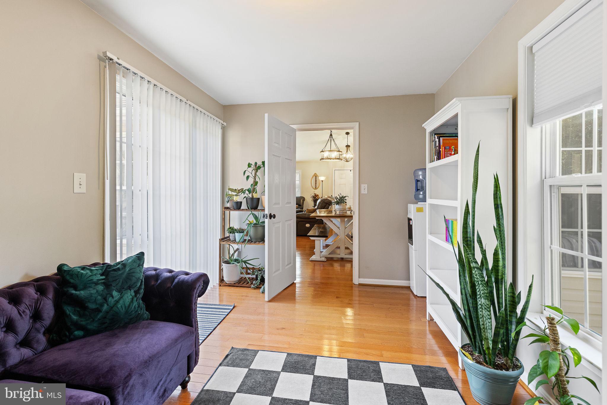 8711 Forest Glen Cir