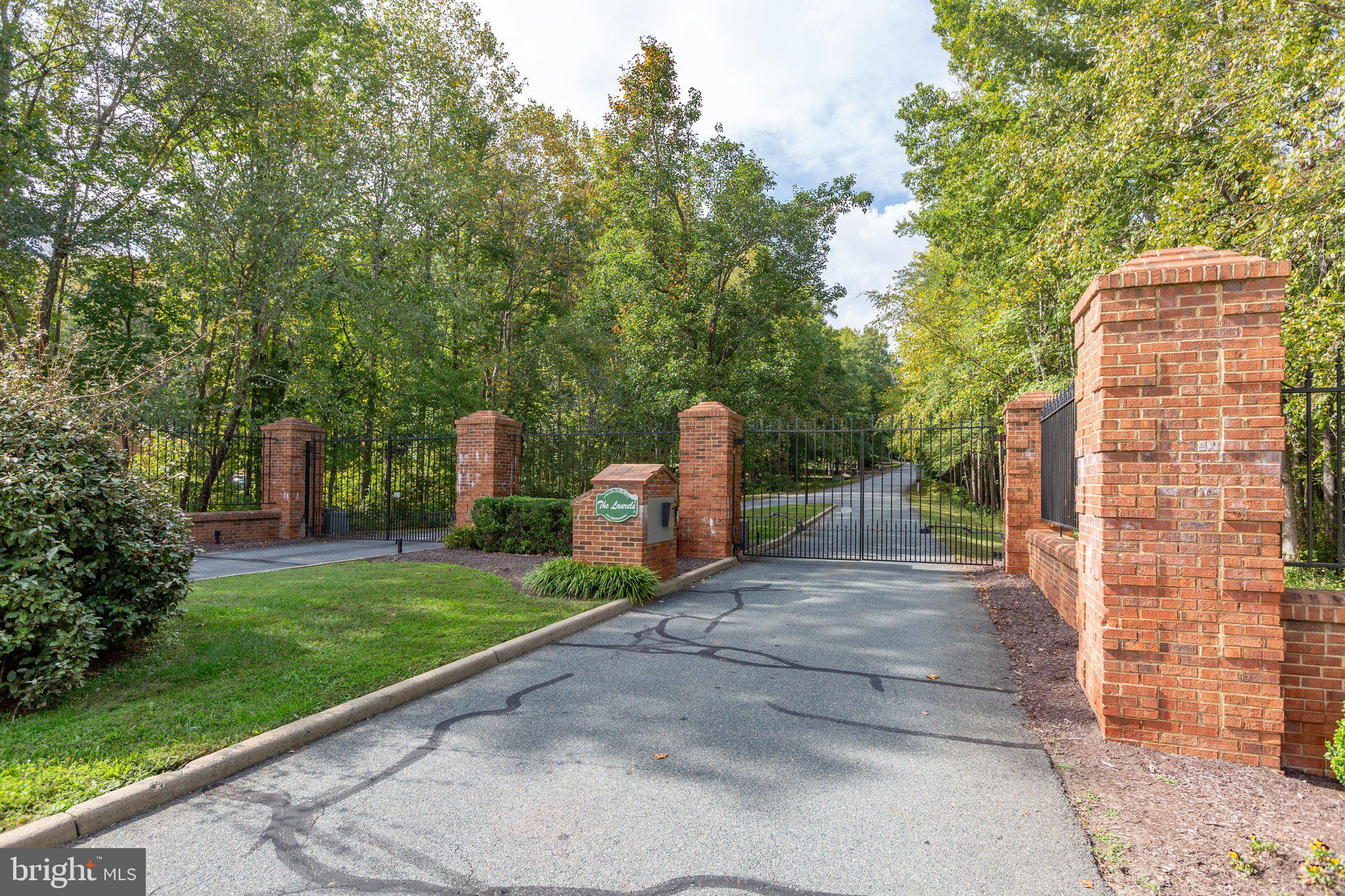 7901 Commodore COURT