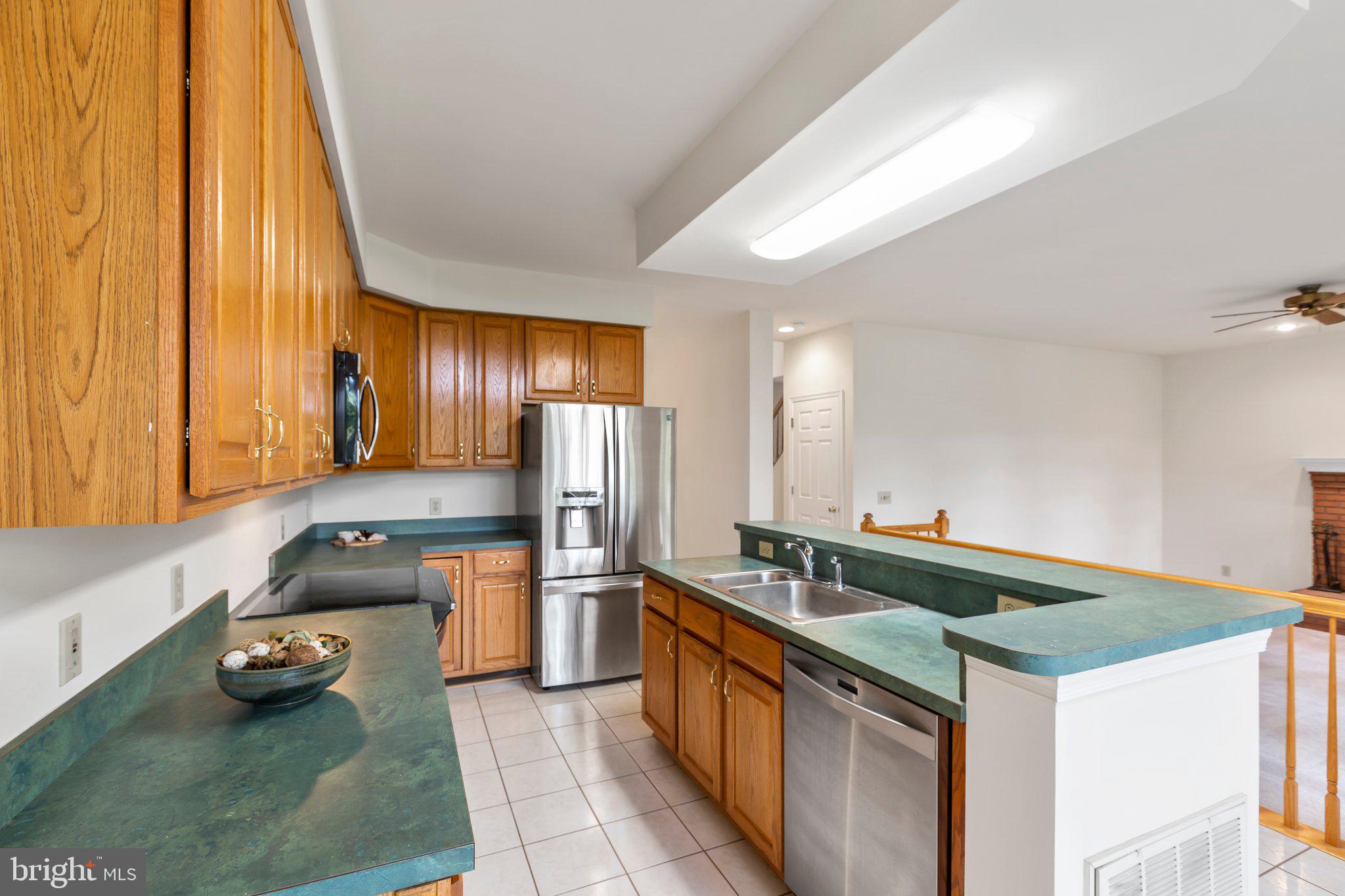 7901 Commodore COURT