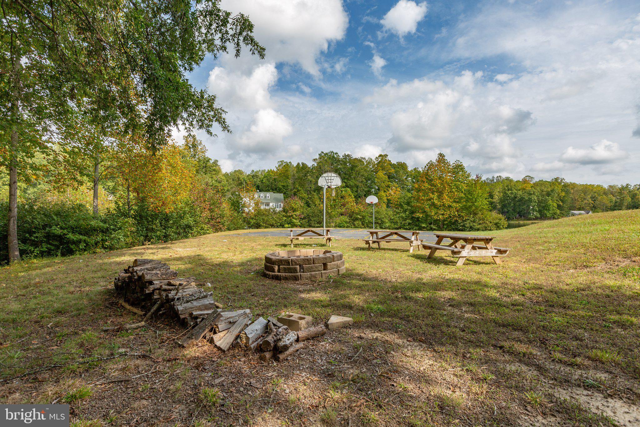 7901 Commodore COURT