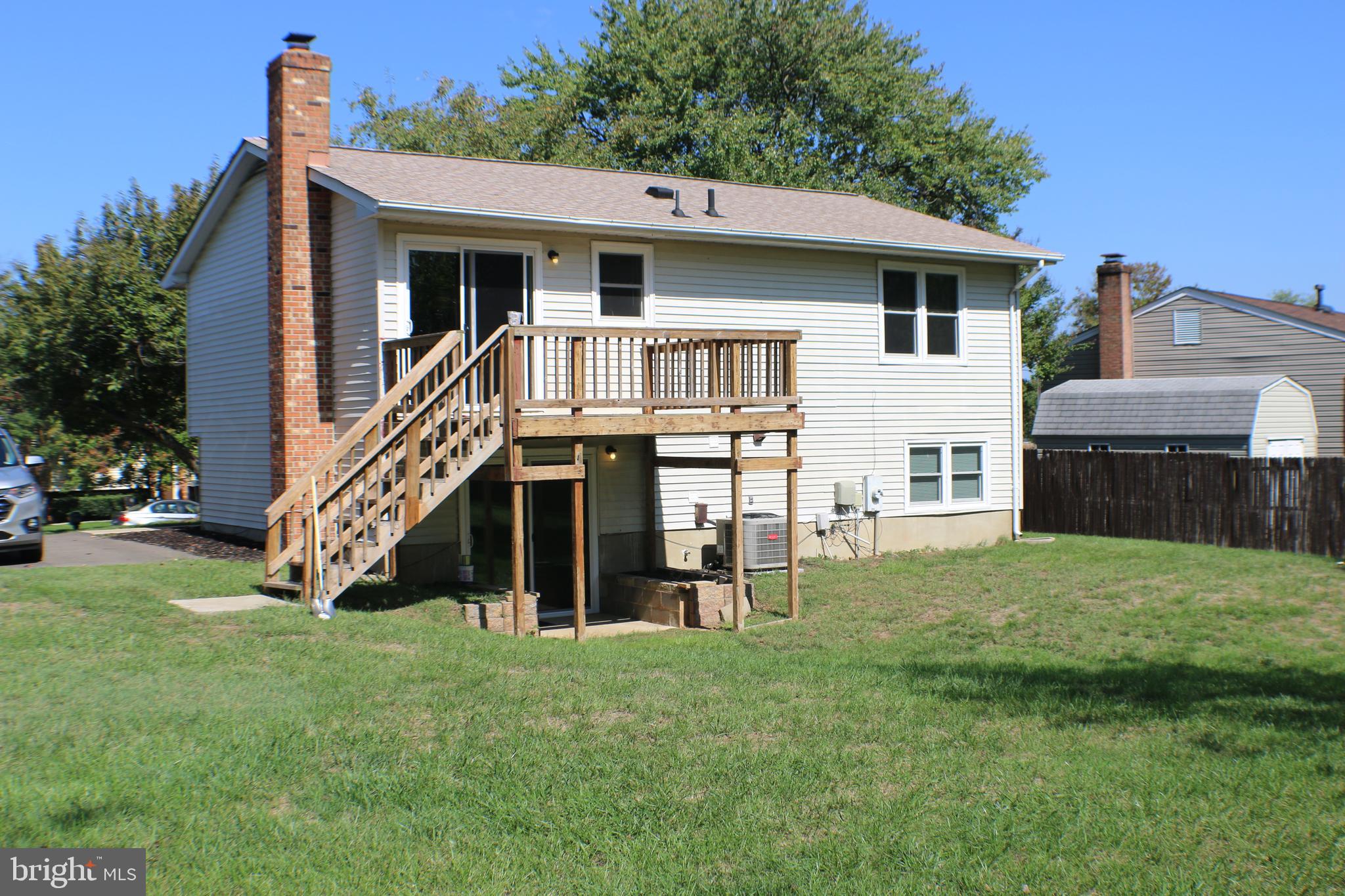 5077 MacNamara DRIVE